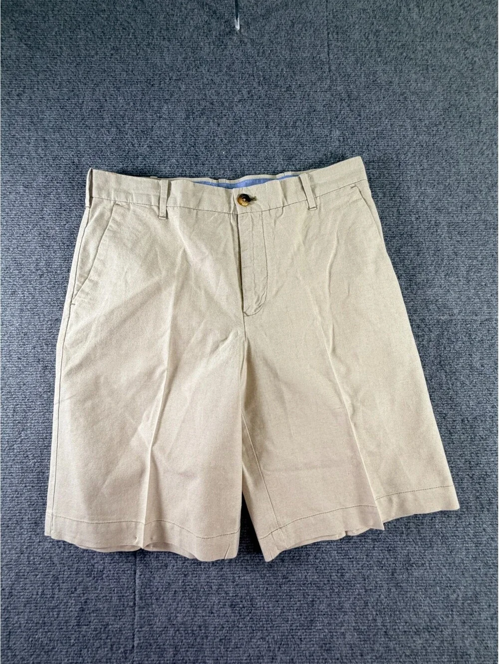 IZOD Mens Shorts Size 32 Khaki Beige 100% Cotton Pleated Front Casual Chino